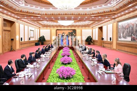 Pékin, Chine. 24 juillet 2025. Le président chinois Xi Jinping rencontre le président du Conseil européen Antonio Costa et la présidente de la Commission européenne Ursula von der Leyen, qui sont en Chine pour le 25ème sommet Chine-UE, dans la Grande salle du peuple à Pékin, capitale de la Chine, le 24 juillet 2025. Crédit : Li Xiang/Xinhua/Alamy Live News Banque D'Images