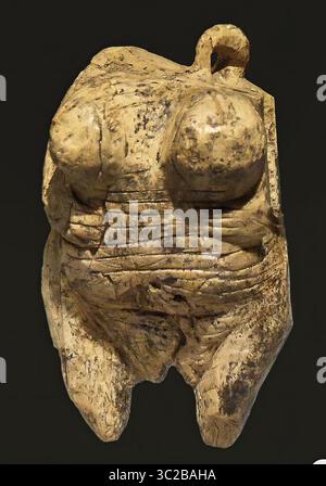 7830. Vénus de Hohle Fels, Allemagne, 35 000 à 40 000 ans sculptée à partir d'une défenses de mammouth laineux. La figure est l'exemple le plus ancien d'une représentation de Banque D'Images