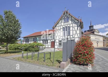 Ancienne école et ancien hôpital, maison blanche à colombages, Schmalkalden, Franconie, Thuringe, Allemagne Banque D'Images