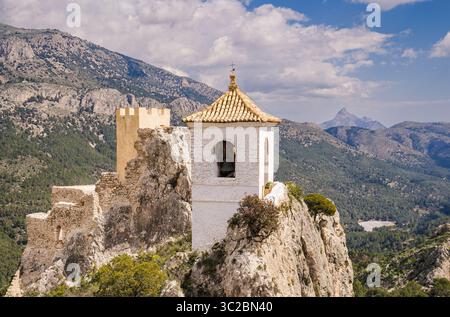 Le vieux clocher, partie d'El Castell de Guadalest Banque D'Images