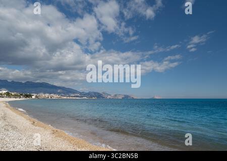 Vue depuis la plage à El Albir en Espagne Banque D'Images