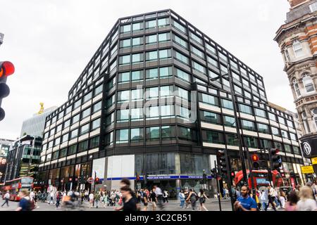 Station Tottenham court Road à St Giles Circus, Londres. Banque D'Images