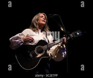 6 juin 2019, Virginia Beach, Virginie, États-Unis : Kathy Mattea, deux prix Grammy, quatre RMR quatre # un pays des célibataires juste pour mentionner quelques prix apporte ses chansons et histoires à l'Sandler Center. (Crédit Image : © Jeff Moore/Zuma sur le fil) Banque D'Images