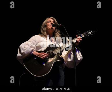 6 juin 2019, Virginia Beach, Virginie, États-Unis : Kathy Mattea, deux prix Grammy, quatre RMR quatre # un pays des célibataires juste pour mentionner quelques prix apporte ses chansons et histoires à l'Sandler Center. (Crédit Image : © Jeff Moore/Zuma sur le fil) Banque D'Images