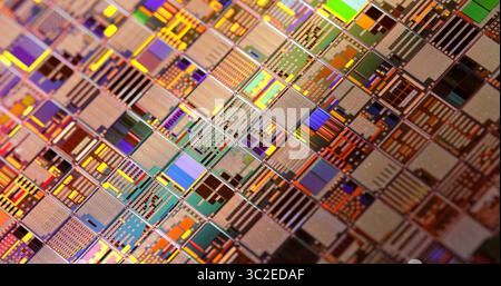 Gros plan d'une plaquette semi-conductrice en silicium. En électronique, une plaquette aussi appelée tranche ou substrat est une fine tranche de semi-conducteur, un silicium cristallin Banque D'Images