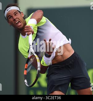 27 mars 2015 - Key Biscayne, Floride, États-Unis d'Amérique - KEY BISCAYNE, FL - MARS 27 : Rafael Nadal d'Espagne bat Nicolas Almagro d'Espagne dans leur match de deuxième tour lors de l'Open de Miami présenté par Itau au Crandon Park Tennis Center le 27 mars 2015 à Key Biscayne, Floride... personnes : Rafael Nadal. (Crédit image : © SMG via ZUMA Wire) Banque D'Images