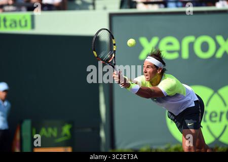 27 mars 2015 - Key Biscayne, Floride, États-Unis d'Amérique - KEY BISCAYNE, FL - MARS 27 : Rafael Nadal d'Espagne bat Nicolas Almagro d'Espagne dans leur match de deuxième tour lors de l'Open de Miami présenté par Itau au Crandon Park Tennis Center le 27 mars 2015 à Key Biscayne, Floride... personnes : Rafael Nadal. (Crédit image : © SMG via ZUMA Wire) Banque D'Images