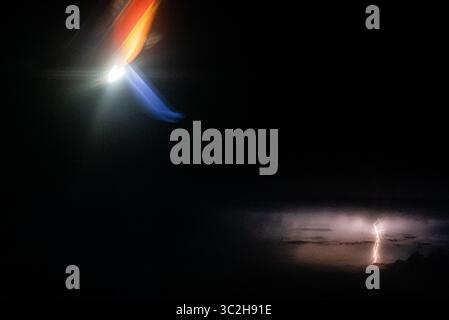 16 juin 2019 - Nouvelle-Orléans, Louisiane, États-Unis - Un orage est vu de l'intérieur d'un avion du Sud-Ouest lors d'un vol de la Nouvelle-Orléans à Los Angeles, Californie à la Nouvelle-Orléans, Louisiane, le dimanche 16 juin. (Crédit image : © Justin L. Stewart/ZUMA Wire) Banque D'Images