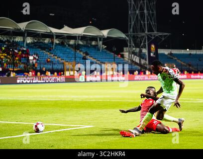 22 juin 2019 : Ahmed Musa du Nigeria tire au but lors du match de la Coupe d'Afrique des Nations entre le Nigeria et le Burundi au stade Alexandria à Alexandia, en Égypte. Ulrik Pedersen/CSM.(image de crédit : &copy ; Ulrik Pedersen/CSM via ZUMA Wire) Banque D'Images
