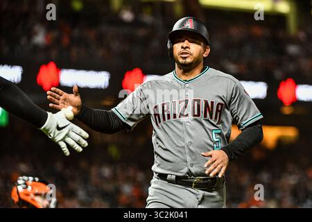 28 juin 2019 : Eduardo Escobar (5), troisième joueur des Diamondbacks de l'Arizona, marque sur un coup de Nick Ahmed (13), l'arrêt court des Diamondbacks de l'Arizona, lors du match MLB entre les Diamondbacks de l'Arizona et les Giants de San Francisco à Oracle Park à San Francisco, en Californie. Chris Brown/CSM(image de crédit : &copy ; Chris Brown/CSM via ZUMA Wire) Banque D'Images