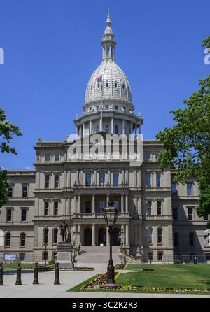 29 juin 2019 - Lansing, Michigan, États-Unis - extérieur du Michigan State Capitol, qui a ouvert le 1er janvier 1879 à Lansing, Michigan le samedi 29 juin 2018. Il a été conçu par l'architecte Elijah E. Myers, et est l'une des premières capitales d'État à être surmonté d'un dôme en fonte, qui a été modelé sur le dôme du Capitole des États-Unis à Washington, DC. .Crédit : Ron Sachs / CNP (crédit image : © Ron Sachs/CNP via ZUMA Wire) Banque D'Images