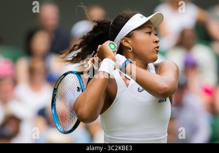 1 juillet 2019 - Londres, GRANDE-BRETAGNE - Naomi Osaka, du Japon, en action lors de la première manche du tournoi de tennis du Grand Chelem des championnats de Wimbledon 2019 contre Yulia Putintseva, du Kazakhstan (crédit image : © AFP7 via ZUMA Wire) Banque D'Images