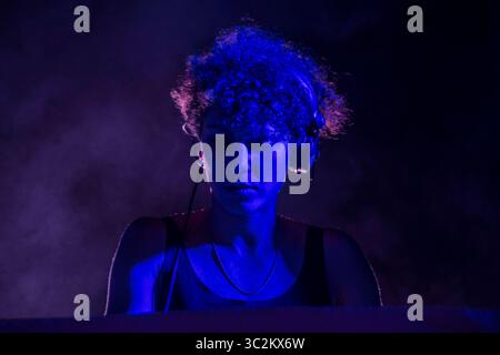 4 juillet 2019 - Madrid, Espagne - la productrice tunisienne d'électronique DEENA ABDELWAHED se produit au festival Veranos de la villa. (Crédit image : © Alberto Sibaja/ZUMA Wire/ZUMAPRESS.com) Banque D'Images