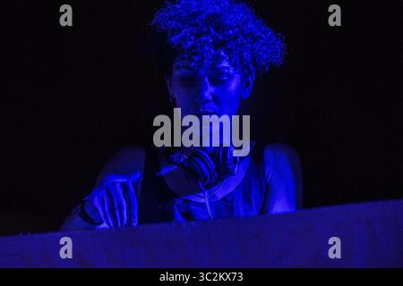 4 juillet 2019 - Madrid, Espagne - la productrice tunisienne d'électronique DEENA ABDELWAHED se produit au festival Veranos de la villa. (Crédit image : © Alberto Sibaja/ZUMA Wire/ZUMAPRESS.com) Banque D'Images