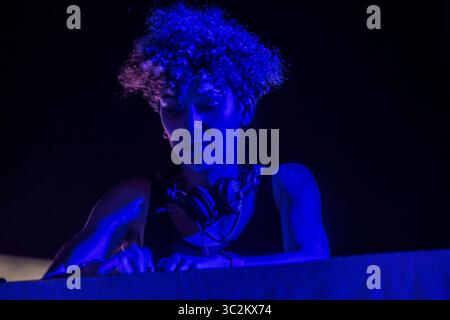 4 juillet 2019 - Madrid, Espagne - la productrice tunisienne d'électronique DEENA ABDELWAHED se produit au festival Veranos de la villa. (Crédit image : © Alberto Sibaja/ZUMA Wire/ZUMAPRESS.com) Banque D'Images