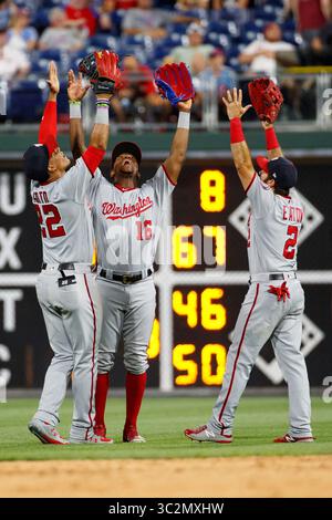 12 juillet 2019 : Victor Robles (16 ans), Juan Soto (22 ans) et Adam Eaton (2 ans), joueur de droite, célèbrent la victoire après le match MLB entre les Nationals de Washington et les Phillies de Philadelphie au Citizens Bank Park à Philadelphie, en Pennsylvanie. Christopher Szagola/CSM(image de crédit : &copy ; Chris Szagola/CSM via ZUMA Wire) Banque D'Images