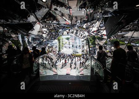 12 mai 2019 - Tokyo, Japon - 12 mai 2019 : les célèbres miroirs à l'entrée du Tokyu Mall Plaza à Harajuku. (Crédit image : © Chris Putnam/ZUMA Wire) Banque D'Images