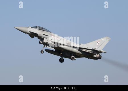Le 29e escadron du typhon FGR4 de la RAF en approche de la RAF Coningsby. Banque D'Images