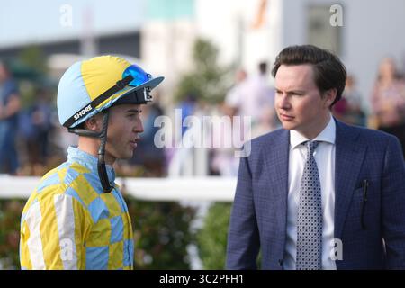Le jockey Dylan Browne McMonagle (à gauche) et l'entraîneur Joseph O'Brien après avoir remporté les Tyros Stakes de la Japan Racing Association à Leopardstown Racecourse, Dublin, Irlande. Date de la photo : jeudi 24 juillet 2025. Banque D'Images