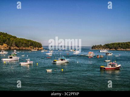 7 septembre 2005 - Bar Harbor, Maine, États-Unis - Une variété de bateaux sont ancrés dans la baie à l'extérieur de Bar Harbor, Maine, une destination touristique préférée. (Crédit image : © Arnold Drapkin/ZUMA Wire) Banque D'Images