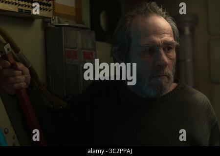 DATE DE SORTIE : 20 septembre 2019 TITRE : ad Astra STUDIO : New Regency Pictures RÉALISATEUR : James Gray INTRIGUE : un astronaute voyage aux bords extérieurs du système solaire pour trouver son père et percer un mystère qui menace la survie de notre planète. Il découvre des secrets qui défient la nature de l'existence humaine et notre place dans le cosmos. EN VEDETTE : TOMMY LEE JONES dans le rôle de Clifford McBride. (Crédit image : © New Regency Pictures/Entertainment Pictures/ZUMAPRESS.com) Banque D'Images