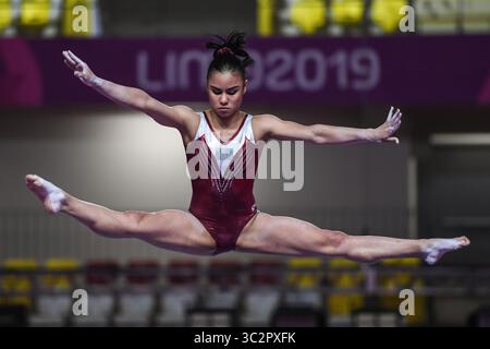 24 juillet 2019, Lima, Pérou : Ana Irene PALACIOS du Guatemala s'entraîne sur le balancier lors de l'entraînement sur le podium avant la compétition qui a lieu au Polideportivo Villa El Salvador à Lima, Pérou. (Crédit image : © Amy Sanderson/ZUMA Wire) Banque D'Images