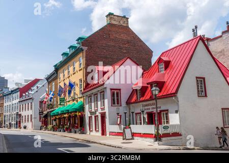 Maison ancienne historique dans le Vieux-Québec le long de la rue Saint-Louis, vue ici, la Maison François-Jacquet-dit-Langevin la plus ancienne demeure survivante au Québec. Banque D'Images
