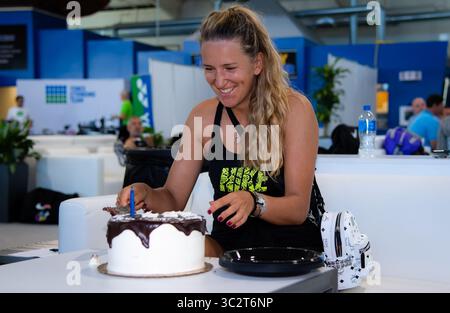 31 juillet 2019, États-Unis : Victoria Azarenka de Biélorussie reçoit un gâteau pour son 30e anniversaire au tournoi de tennis Mubadala Silicon Valley Classic premier Tournament 2019 (crédit image : © AFP7 via ZUMA Wire) Banque D'Images