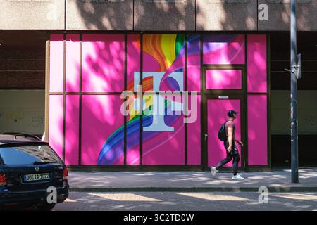 Logo de la marque de télécommunications Deutsche Telekom sur une bannière murale Banque D'Images