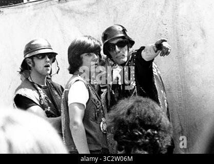5 juillet 1969, Londres, Angleterre, Royaume-Uni : les membres des Hells Angels britanniques en tant que « gardes de sécurité » pendant le concert gratuit de 1969 des Rolling Stones en plein air à Hyde Park. The Stones in the Park est un festival en plein air gratuit organisé à Hyde Park, sous la tête d'affiche des Rolling Stones devant un public estimé entre 250 000 et 30 500 000 spectateurs. Comme pour la performance des Stones au tristement célèbre concert libre d'Altamont plus tard dans l'année, les Hells Angels ont été embauchés comme intendants pour protéger la scène et l'équipement. (Crédit image : © Globe photos/ZUMA Wire) Banque D'Images