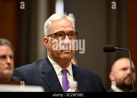 Washington, États-Unis d'Amérique. 24 juillet 2025. Edward Aloysius O'Connell, du District de Columbia, siège devant le Comité sénatorial sur la sécurité intérieure et les affaires gouvernementales audiences pour examiner sa nomination comme juge associé de la Cour supérieure du District de Columbia pour une période de quinze ans, dans l'immeuble de bureaux du Sénat Dirksen, à Washington, DC, le mercredi 24 juillet 2025. Crédit : Mattie Neretin/CNP/Sipa USA crédit : Sipa USA/Alamy Live News Banque D'Images