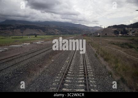 8 août 2019, Gilan, IRAN : une vue de la nature autour du train touristique Téhéran-Rasht en Iran. Le chemin de fer Astara-Rasht-Qazvin est un corridor de transport qui relie les chemins de fer existants de Russie, Azerbaïdjan et Iran. Le projet est réalisé dans le cadre du corridor de transport international Nord-Sud. Le but du projet est d'intégrer les voies de transport et d'information de la Russie, de l'Azerbaïdjan, de l'Iran et de l'Inde. (Crédit image : © Rouzbeh Fouladi/ZUMA Wire) Banque D'Images