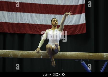 9 août 2019 : la gymnaste eMjae Frazier participe au premier jour de la compétition féminine junior aux championnats américains de gymnastique 2019, qui se tiennent à Kansas City, Missouri. Melissa J. Perenson/CSM(image de crédit : &copy ; Melissa J. Perenson/CSM via ZUMA Wire) Banque D'Images
