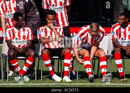 Rotterdam - Joshua Kitolano de Sparta Rotterdam, Marvin Young de Sparta Rotterdam, Julian Baas de Sparta Rotterdam, a déclaré Bakari de Sparta Rotterdam lors de la photocall 2025/2026 de Sparta Rotterdam au Sportcomplex Nieuw Terbregge le 24 juillet 2025 à Rotterdam, pays-Bas. (VK Sportphoto/Yannick Verhoeven) Banque D'Images