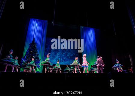 Saint-Pétersbourg, Russie, 24 décembre 2019, Noël nouvel an spectacle de vacances théâtrales Banque D'Images