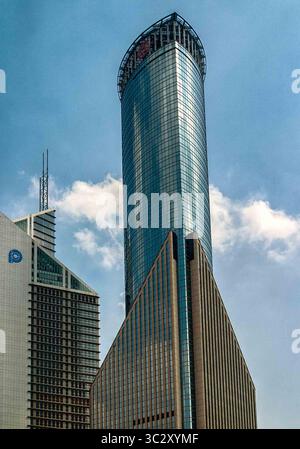 30 octobre 2006, Shanghai, Chine : la tour Shanghai Bank of China de 53 étages dans la zone financière et commerciale de Lujiazui dans le district de Pudong à Shanghai. (Crédit image : © Arnold Drapkin/ZUMA Wire) Banque D'Images