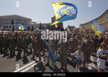 24 août 2019, Kiev, Kiev, Ukraine : les militaires ukrainiens marchent sur la place de l'indépendance pendant l'anniversaire..L'Ukraine marque le 28e anniversaire de l'indépendance de l'Union soviétique depuis 1991 le 24 août 2019. (Crédit image : © Pavlo Gonchar/SOPA images via ZUMA Wire) Banque D'Images