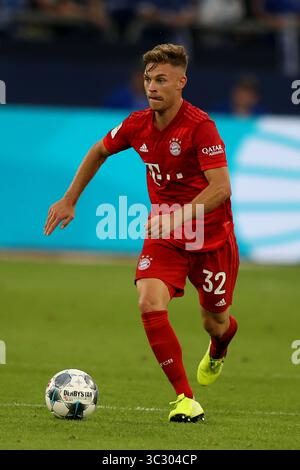 24 août 2019, Gelsenkirchen, Allemagne : Joshua Kimmich du FC Bayern Muenchen vu en action lors du match de Bundesliga entre le FC Schalke 04 et le FC Bayern Muenchen au Veltins-Arena de Gelsenkirchen. (Crédit image : © Osama Faisal/SOPA images via ZUMA Wire) Banque D'Images