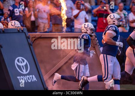 24 août 2019, Indianapolis, Indiana, États-Unis : les joueurs des Colts d'Indianapolis sont présentés avant le match entre les Chicago Bears et les Colts d'Indianapolis au Lucas Oil Stadium, Indianapolis, Indiana. (Crédit image : © Scott Stuart/ZUMA Wire) Banque D'Images