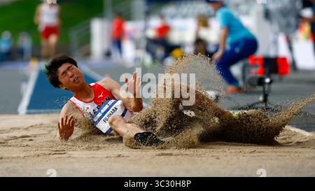 Bochum, Allemagne. 24 juillet 2025. Fujihara Koki, du Japon, participe à la finale masculine de saut en longueur aux Jeux mondiaux universitaires Rhin-Ruhr 2025 de la FISU à Bochum, en Allemagne, le 24 juillet 2025. Crédit : Li Ying/Xinhua/Alamy Live News Banque D'Images