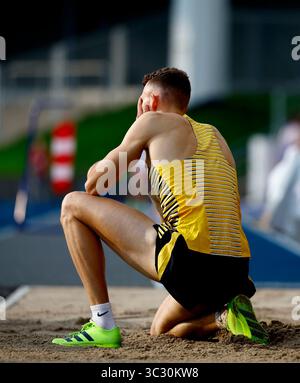 Bochum, Allemagne. 24 juillet 2025. Simon Batz d'Allemagne réagit lors de la finale masculine de saut en longueur aux Jeux mondiaux universitaires Rhin-Ruhr 2025 de la FISU à Bochum, Allemagne, le 24 juillet 2025. Crédit : Li Ying/Xinhua/Alamy Live News Banque D'Images