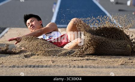 Bochum, Allemagne. 24 juillet 2025. Shu Heng, de Chine, participe à la finale masculine de saut en longueur aux Jeux mondiaux universitaires Rhin-Ruhr 2025 de la FISU à Bochum, en Allemagne, le 24 juillet 2025. Crédit : Ulrich Hufnagel/Xinhua/Alamy Live News Banque D'Images