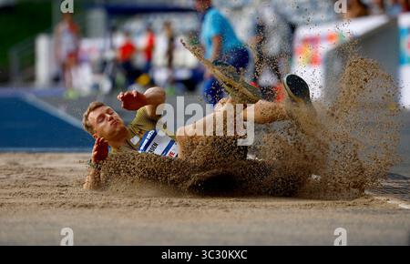 Bochum, Allemagne. 24 juillet 2025. Luka Herden, de l'Allemagne, participe à la finale masculine de saut en longueur aux Jeux mondiaux universitaires Rhin-Ruhr 2025 de la FISU à Bochum, en Allemagne, le 24 juillet 2025. Crédit : Li Ying/Xinhua/Alamy Live News Banque D'Images