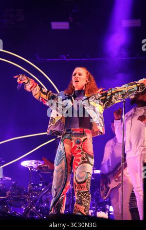 24 août 2019, Kingham, Royaume-Uni de Grande-Bretagne et d'Irlande du Nord : Jess Glynne se produisant au Big Feastival le 24 août 2019 à Kingham, Oxfordshire, Royaume-Uni (crédit image : © Famous/Ace Pictures via ZUMA Press) Banque D'Images