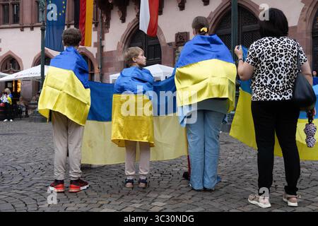 Francfort, Hesse, Allemagne. 24 juillet 2025. Des citoyens ukrainiens se rassemblent pour une manifestation pro-ukrainienne sur la place Romerberg à Francfort, en Allemagne. (Crédit image : © Matias Basualdo/ZUMA Press Wire) USAGE ÉDITORIAL SEULEMENT ! Non destiné à UN USAGE commercial ! Banque D'Images