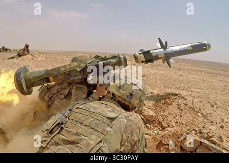 27 août 2019, Jordanie : les soldats d'infanterie avec le 1er bataillon, le 8e régiment d'infanterie, l'équipe de combat de la 3e brigade blindée, la 4e division d'infanterie, tirent un FGM-148 Javelin au cours d'un exercice combiné de tir réel à l'appui de Eager Lion, l'exercice le plus important et le plus complexe du Commandement central des États-Unis, est l'occasion d'intégrer des forces dans un environnement multilatéral, d'opérer sur un terrain réaliste et de renforcer les relations entre militaires. (Crédit image : © U.S. Army/ZUMA Wire/ZUMAPRESS.com) Banque D'Images