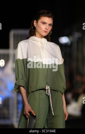29 août 2019, Melbourne, Victoria, Australie : un mannequin portant Bassike Walks au défilé Street Runway One à Caledoniam Lane pendant la Melbourne Fashion week à Melbourne, Australie. (Crédit image : © Sydney Low/ZUMA Wire) Banque D'Images