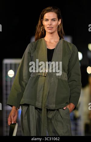 29 août 2019, Melbourne, Victoria, Australie : un mannequin portant Bassike Walks au défilé Street Runway One à Caledoniam Lane pendant la Melbourne Fashion week à Melbourne, Australie. (Crédit image : © Sydney Low/ZUMA Wire) Banque D'Images