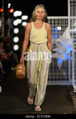 29 août 2019, Melbourne, Victoria, Australie : un mannequin portant Bassike Walks au défilé Street Runway One à Caledoniam Lane pendant la Melbourne Fashion week à Melbourne, Australie. (Crédit image : © Sydney Low/ZUMA Wire) Banque D'Images
