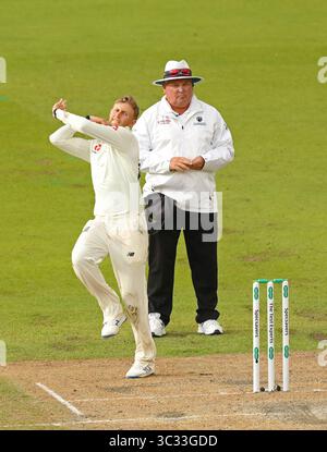 MANCHESTER, ANGLETERRE. 05 SEPTEMBRE 2019 : Joe Root of England bowling pendant la deuxième journée du 4e Specsavers Ashes test match, au Old Trafford Cricket Ground, Manchester, Angleterre.(image de crédit : &copy ; ESPA photo Agency/CSM via ZUMA Wire) Banque D'Images